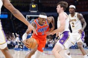 开云-NBA：为什么季后赛首轮还很精彩，第2轮突然变得一边倒，没有悬念